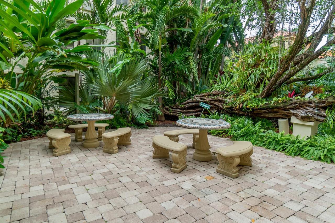 Palm Beach Island Condominiums Buitenkant foto
